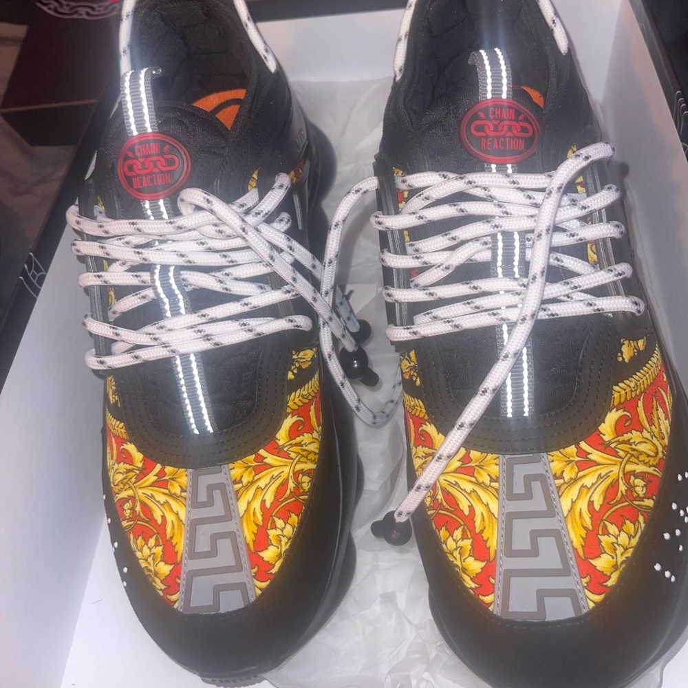 Versace chain reaction